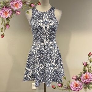 Floral Patterned Sleeveless high scoop neck stretchy‎ mini Dress size small